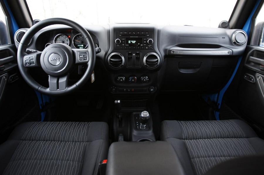  Jeep Wrangler Sport 2012 года  (фото 21 из 60)